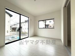 1階リビングわきの洋室。開放すれば23帖以上の大空間に。