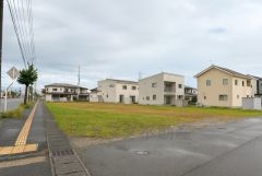 ロードサイド店舗・事務所・クリニック・アパート用地などにいかがでしょうか。