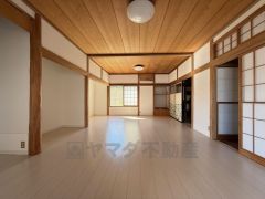 10帖と7．5の洋室。和室から洋室にリフォームし、使い勝手良くなりました。