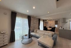 20帖のリビングは吹抜けのある広々空間