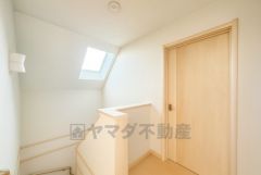 廊下、階段は照明交換も行います。（リフォーム後のイメージ写真になります）