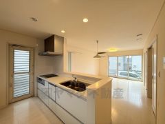 対面キッチンなのでご家族とのコミュニケーションをとりながらお料理できます