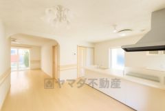 リビキッチンを交換し、建具交換や室内クリーニングを行います。（リフォーム後のイメージ写真になります）