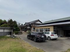 敷地が広いのでお車をたくさんお持ちの方にもおすすめ