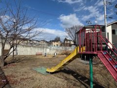 懐かしさのある低めの遊具なので小さなお子様でも安心ですね
