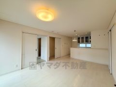 リビングは広々16帖