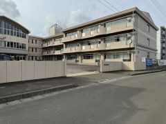 柳生中学校：徒歩3分