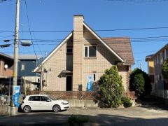 長期間美しさが続くスモリオリジナルレンガタイルを外壁に使用しております