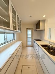 後ろにすぐ収納があり作業効率良し