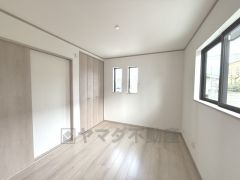 1階洋室。リビングと続き間にでき、広々空間として使えます。