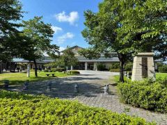 中新田図書館 徒歩6分