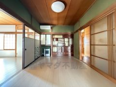 6帖和室をフローリングに変更し、洋室風に。
